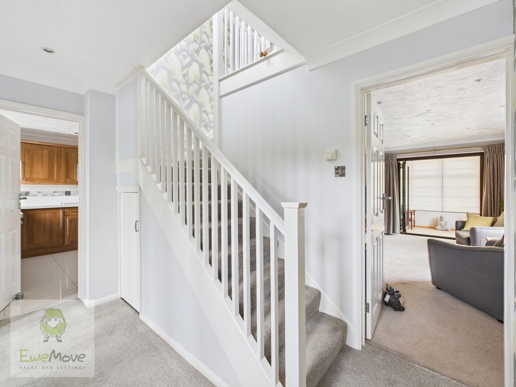 Property photo 2 of 34 Entrance Hall