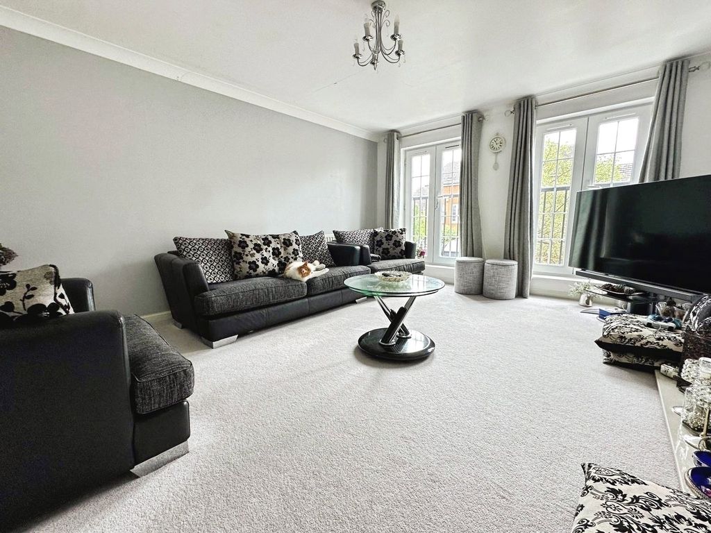 Property photo 3 of 16 Picture No. 12