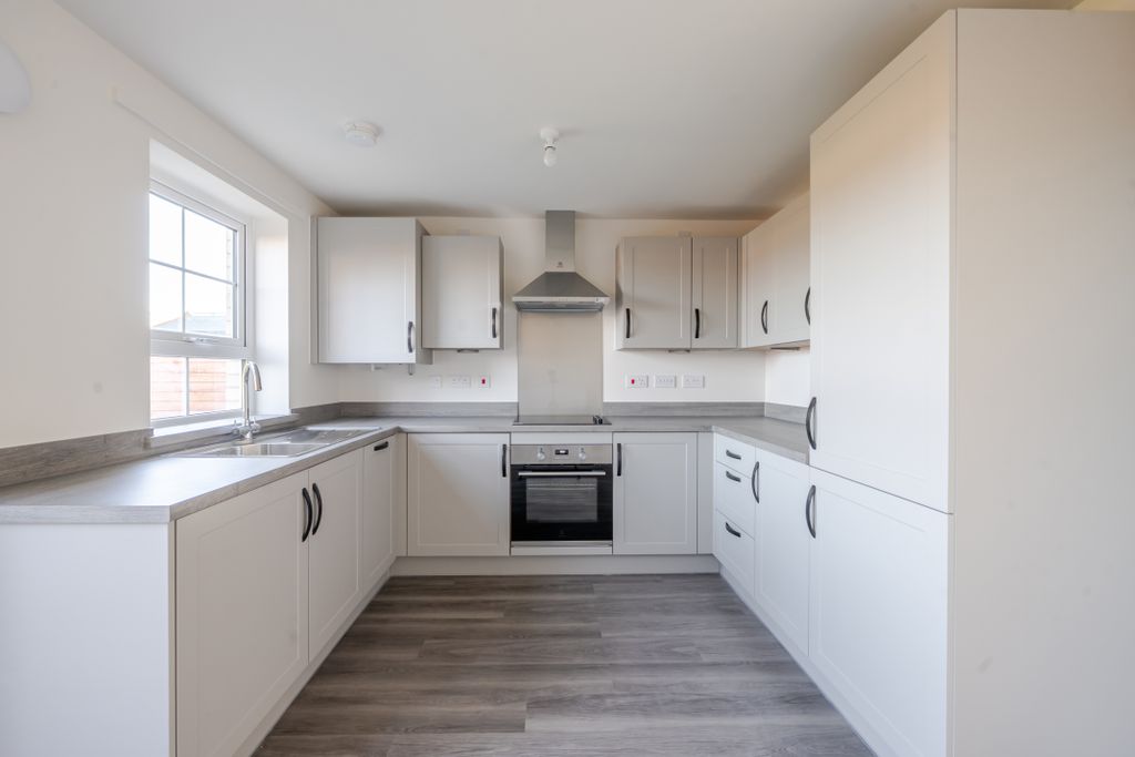Property photo 2 of 19 Kitchen