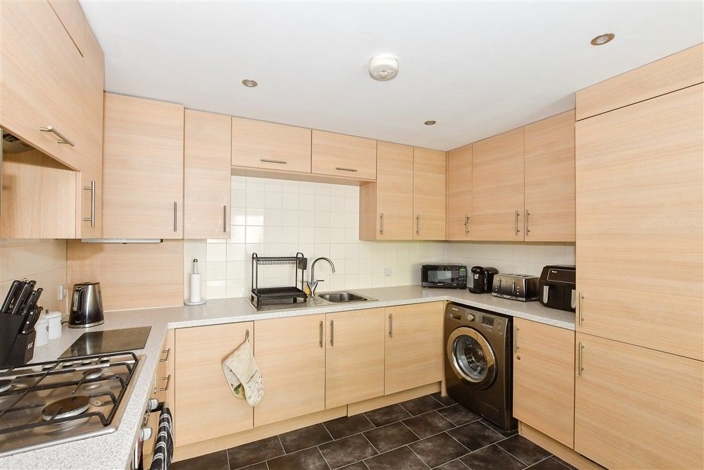 Property photo 3 of 8 Kitchen