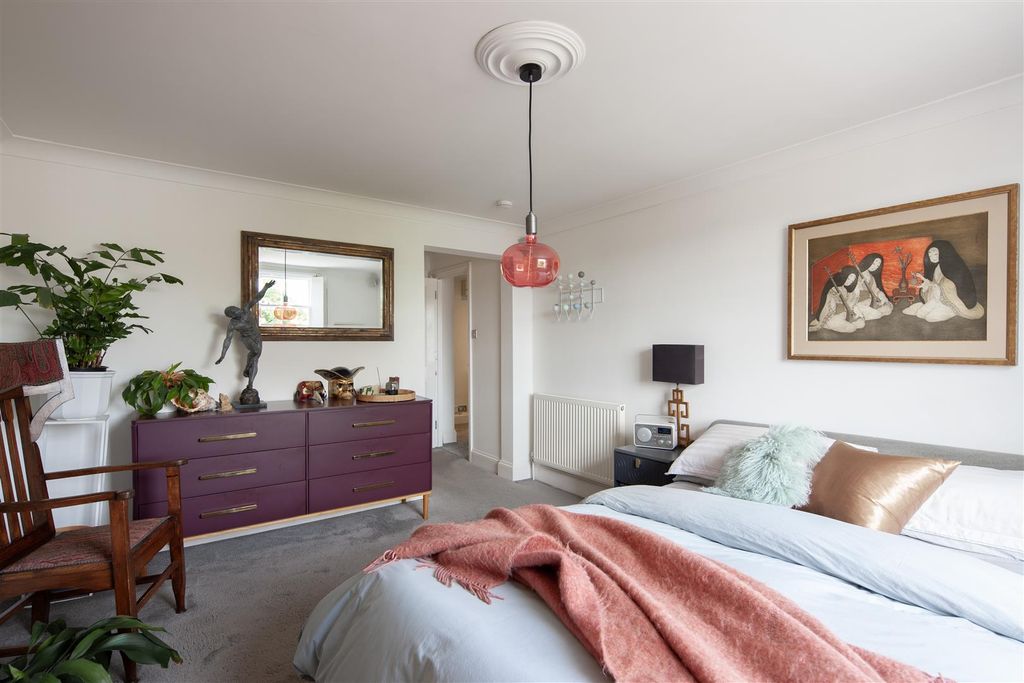 Additional image 6 of 2 bed flat for salePittville Lawn, Cheltenham GL52
