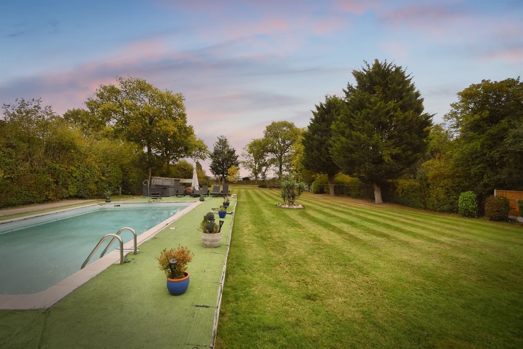 Property photo 3 of 28