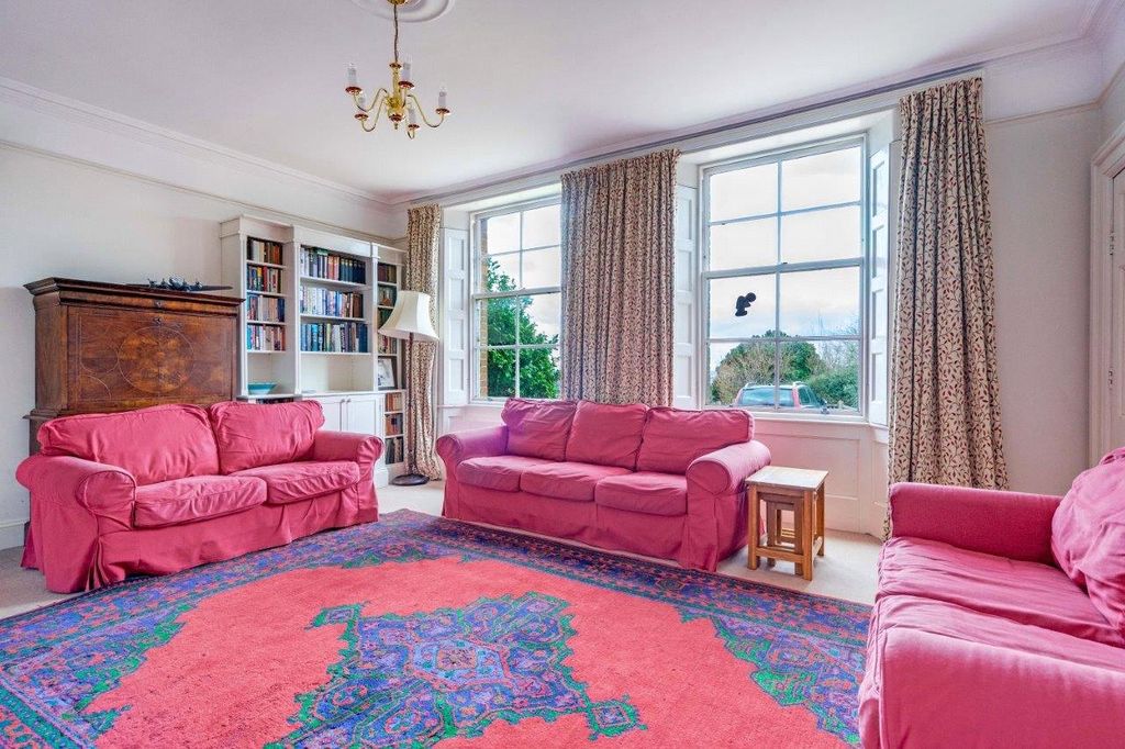 Property photo 3 of 18 Sitting Room