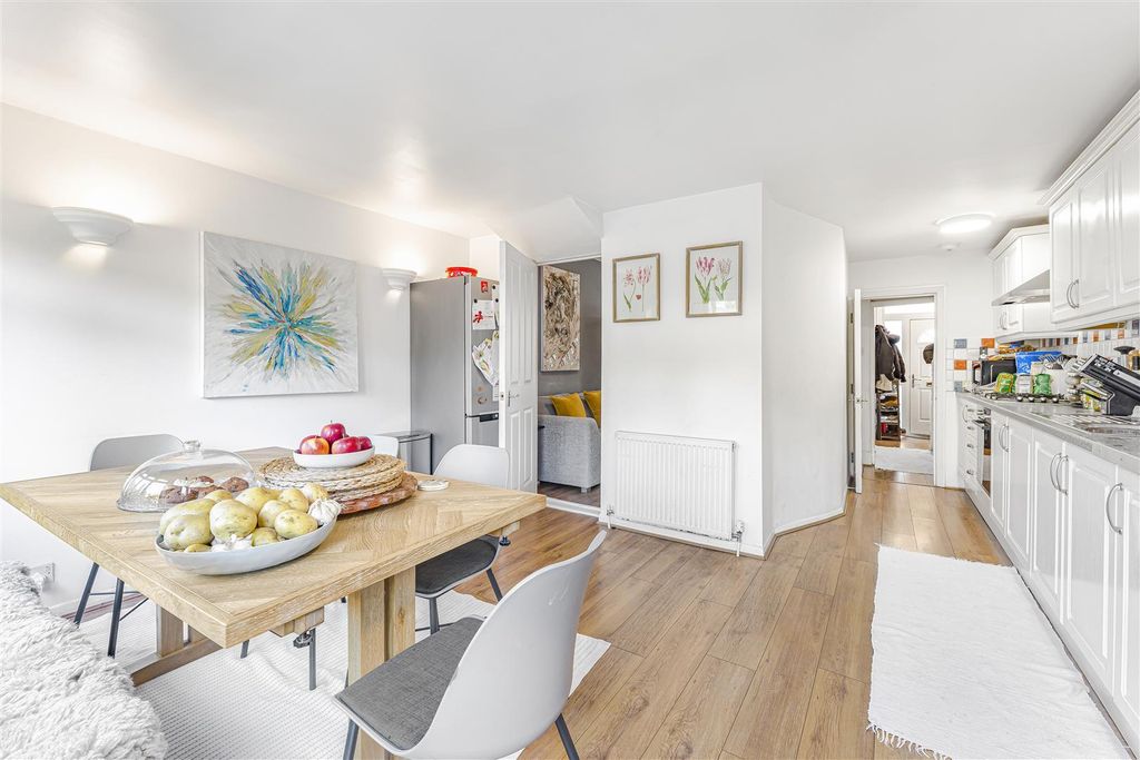 Property photo 3 of 12 Kitchen &amp; Dining