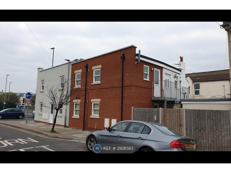 Property photo 1 of 11 Entrance Manor Rd