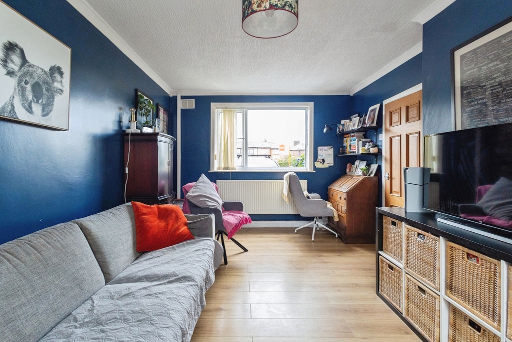Property photo 3 of 17 Pbox-Img.Jpg