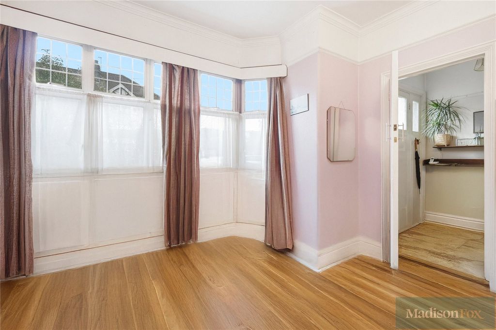 Property photo 3 of 14 Picture No. 11