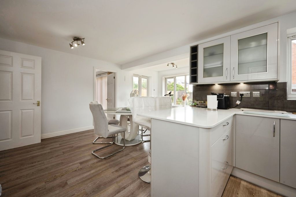 Property photo 3 of 24 Pbox-Img.Jpg