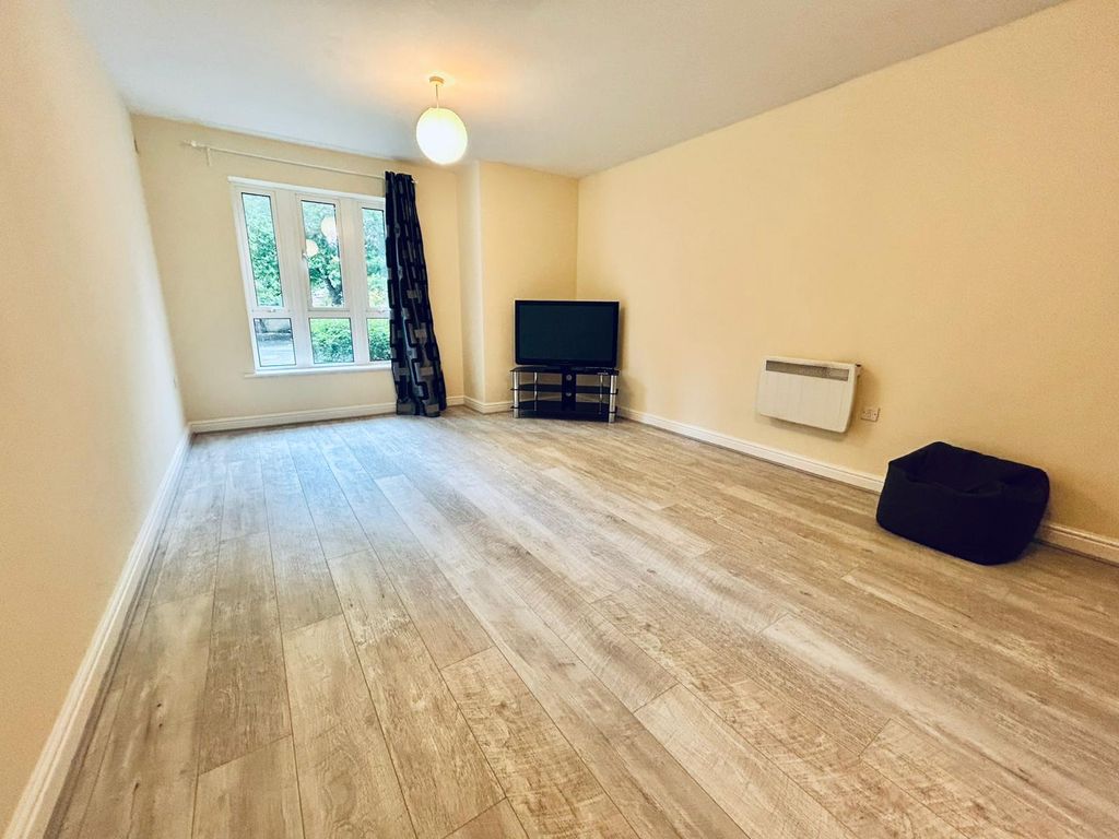 Property photo 2 of 7 Living Room