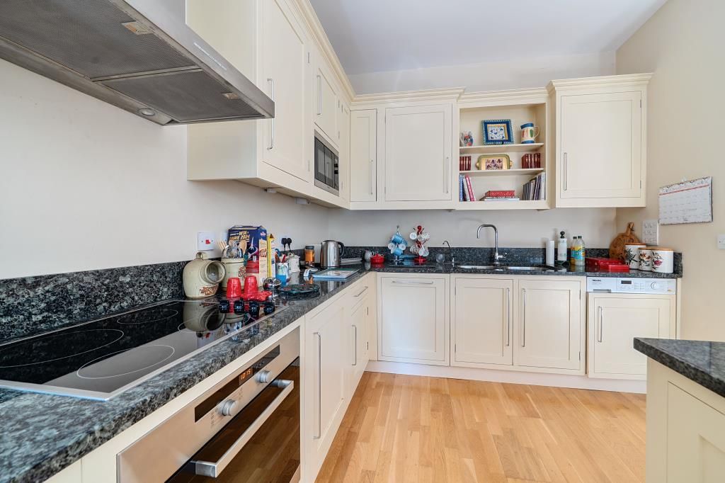 Property photo 3 of 27 Kitchen