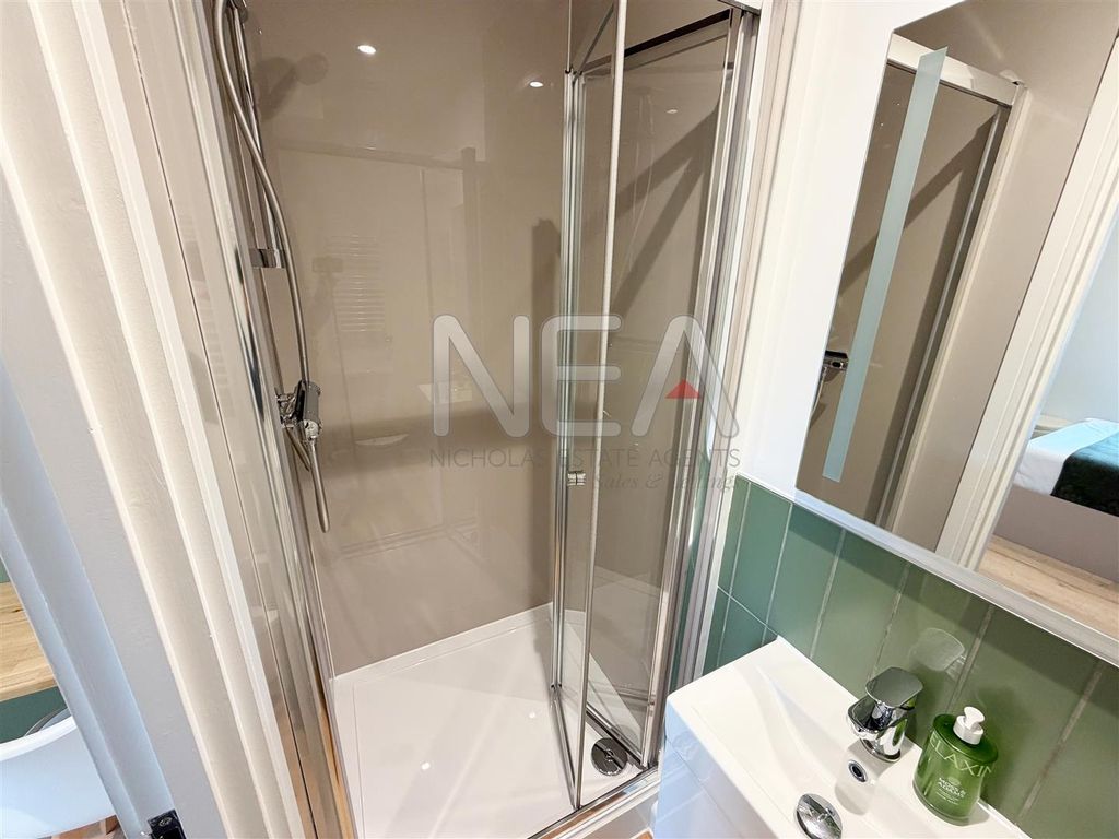 Property photo 2 of 9 Ensuite