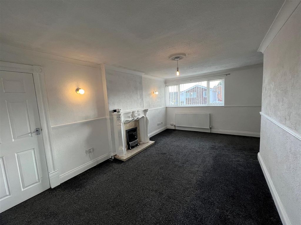 Property photo 2 of 7 Lounge.Jpg