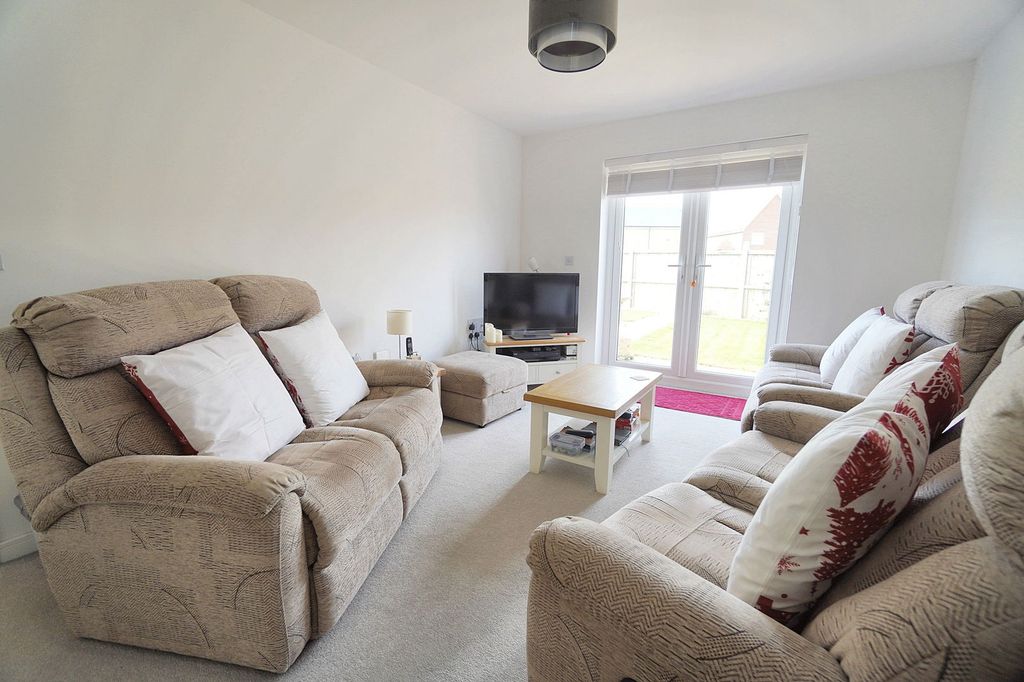 Property photo 3 of 11