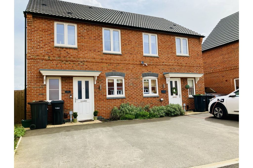 Property photo 1 of 21 Off Road Parking