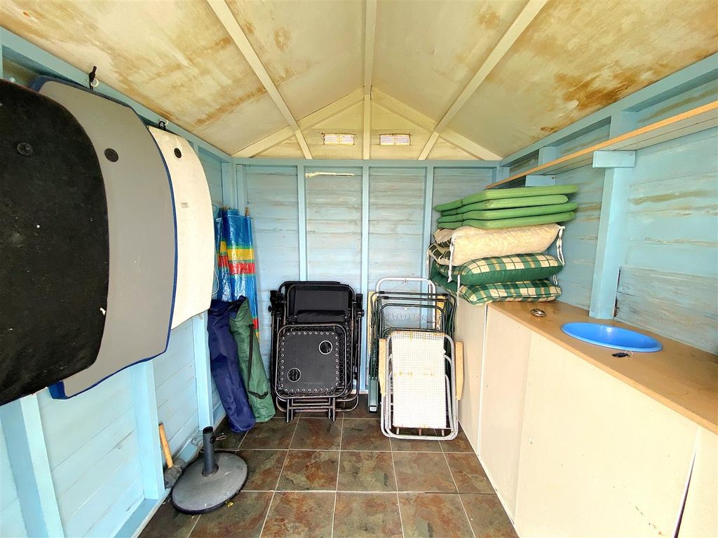 Property photo 3 of 5 Beach Hut 3, Herbrand Walk East - Internal.Jpg