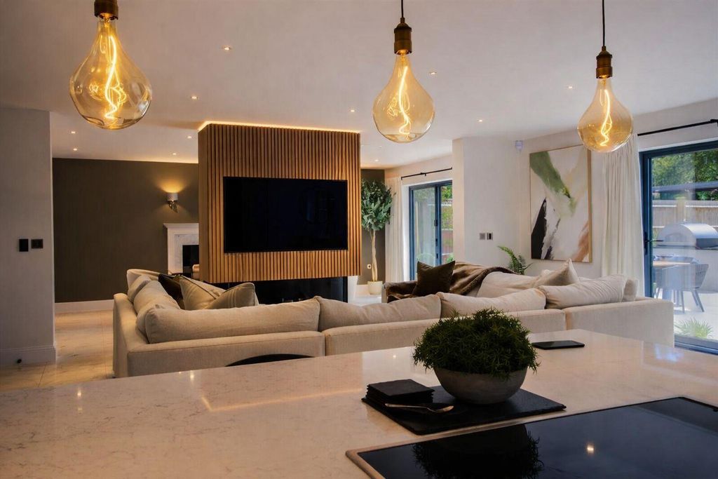 Property photo 2 of 41 Living Room