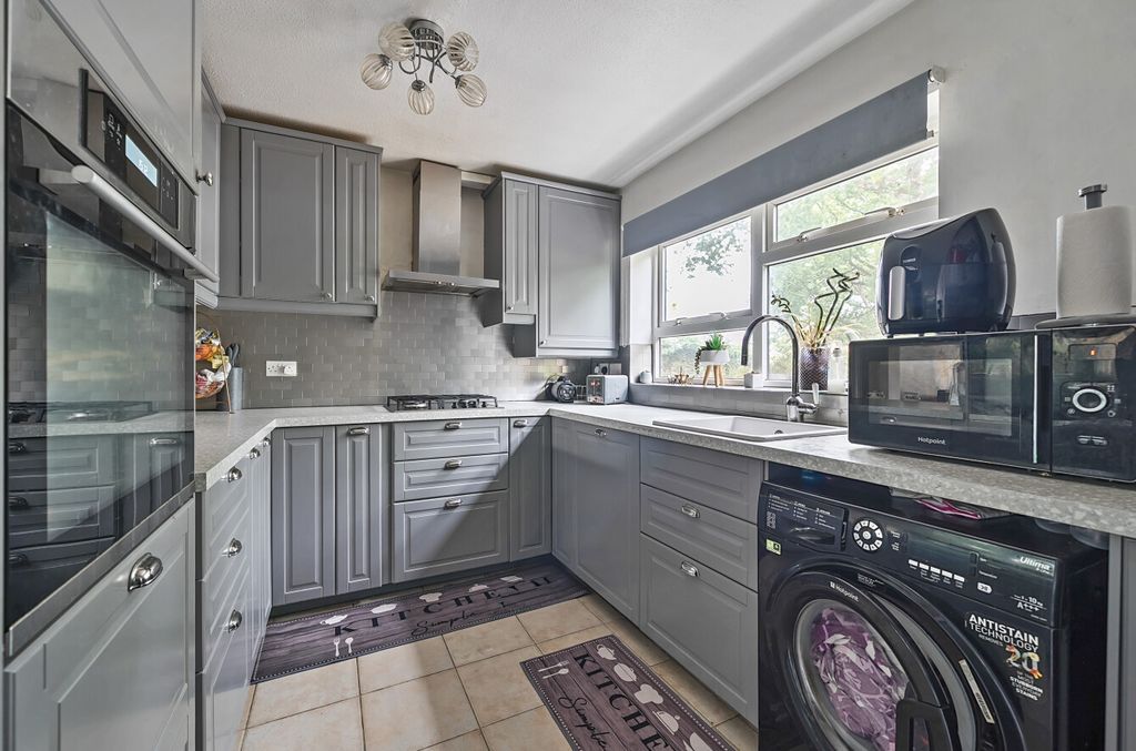 Property photo 2 of 19 1332389-3-6890c86...