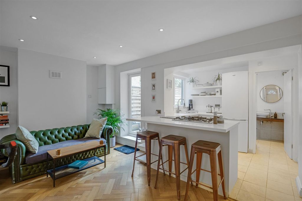 Property photo 2 of 14 08-5Cb284188-Ped Cp-Jj-Becondale Rd-15.Jpg