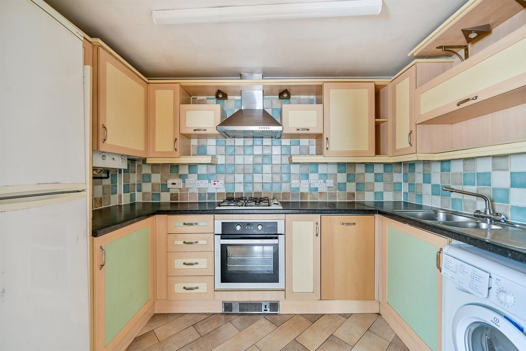 Property photo 3 of 7 Kitchen