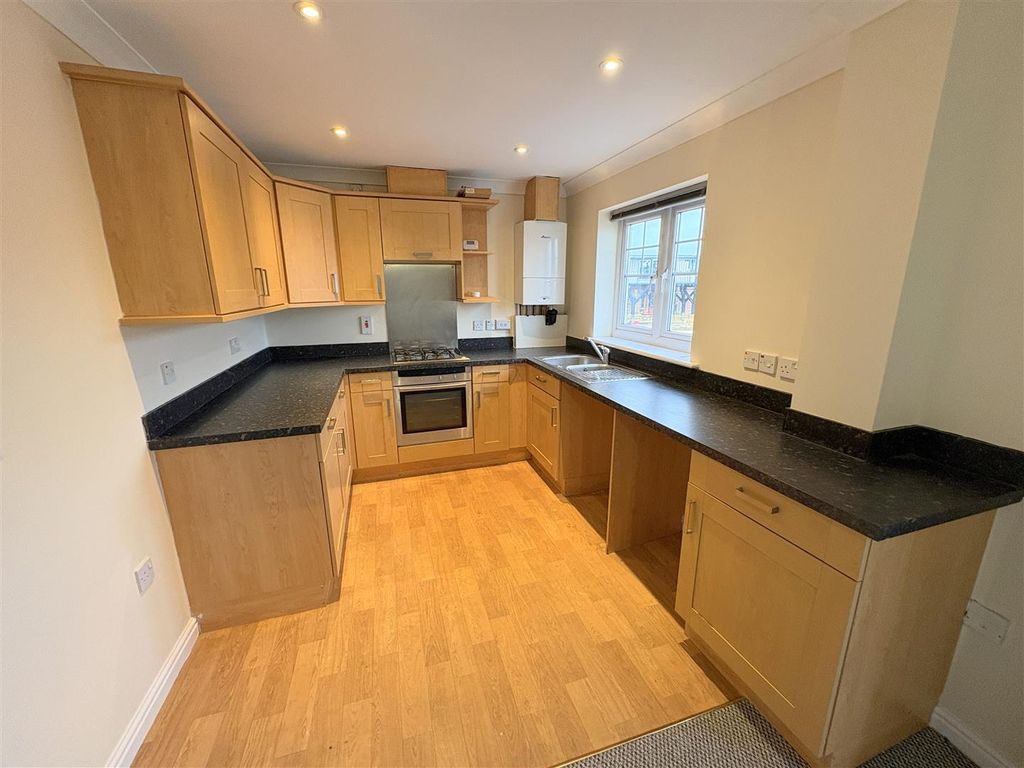 Property photo 1 of 11 Lounge/Kitchen