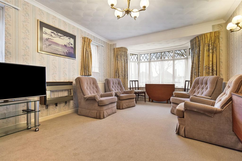 Property photo 2 of 23 227 Goring Way-005.Jpg