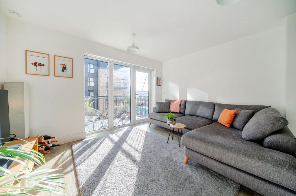 Property photo 2 of 11 1383850-14-691Efd...