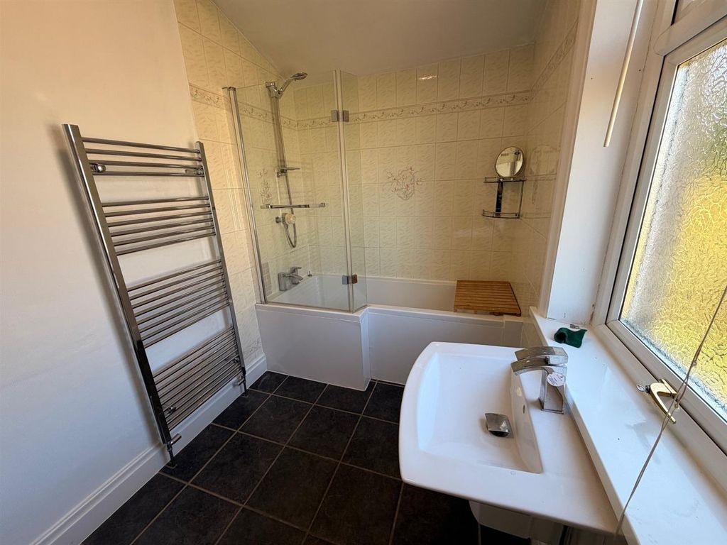 Property photo 1 of 23 Family Bathroom