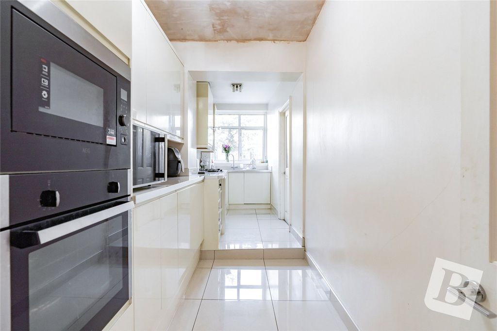 Property photo 2 of 17 Kitchen