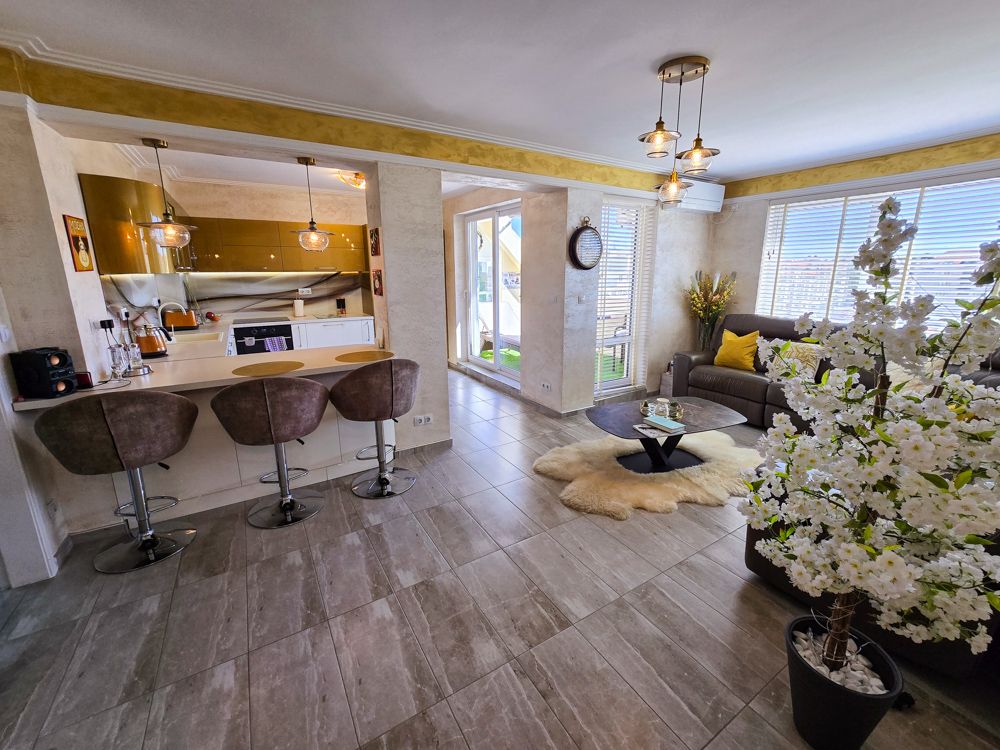 Property photo 2 of 25