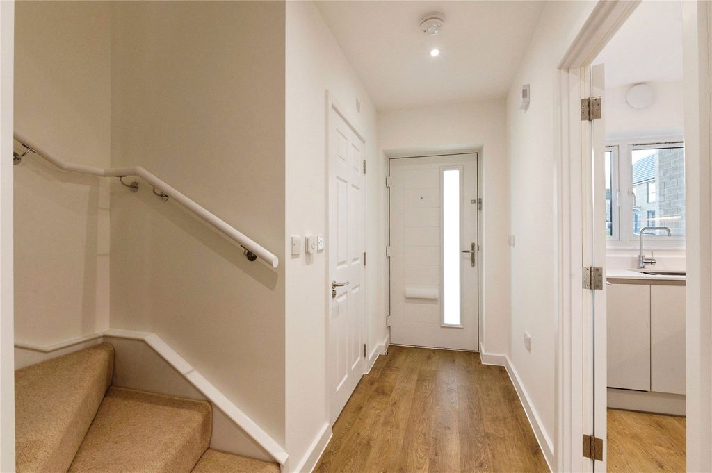 Property photo 2 of 19 Entrance Hallway