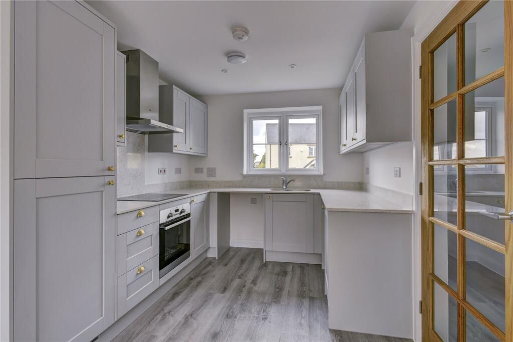 Property photo 3 of 12 Kitchen