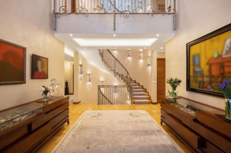 Property photo 2 of 25 85138_House_Goodyers_Gardens_London_Greater_London_Nw4_2hd_8S_Img_01_0000_Max_476x317