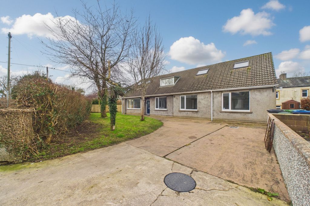 Property photo 1 of 28