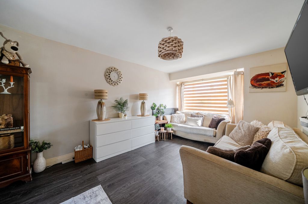 Property photo 2 of 18 1527461-12-6Abbba...