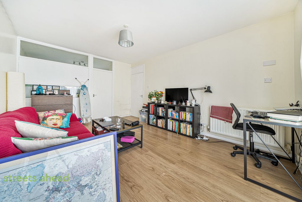 Property photo 2 of 7 82d93Beb-6E26-4c3...