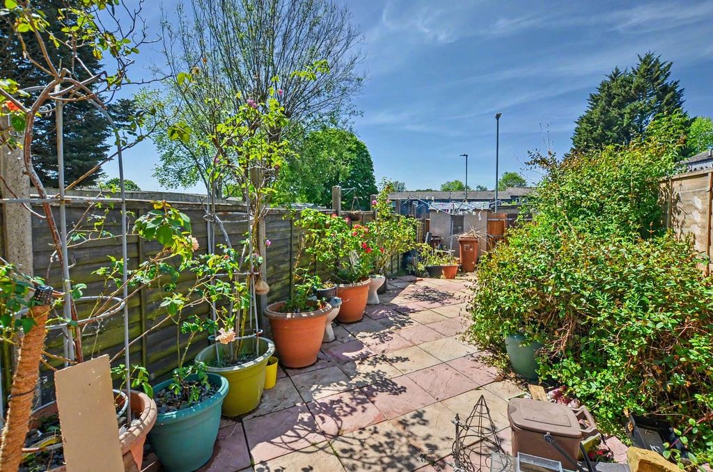 Property photo 3 of 15 Garden