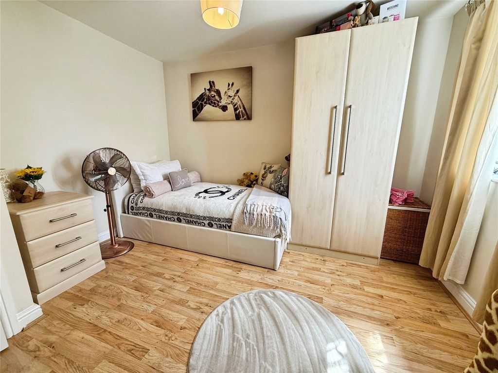 Property photo 3 of 10 Bedroom 2