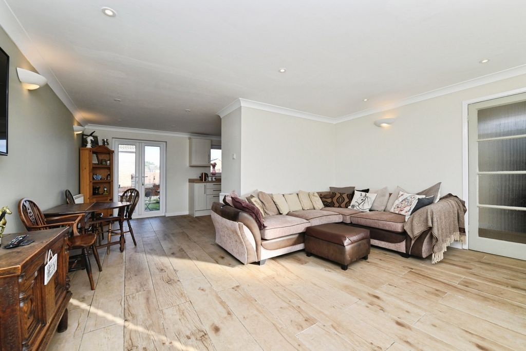 Property photo 3 of 13 Pbox-Img.Jpg