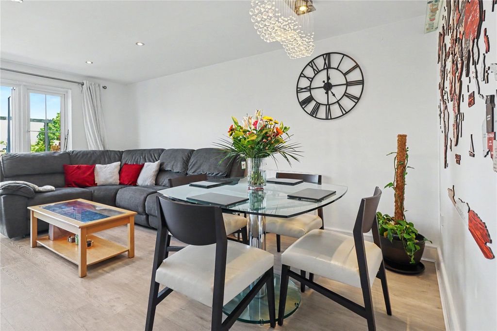 Property photo 3 of 16 Living / Dining