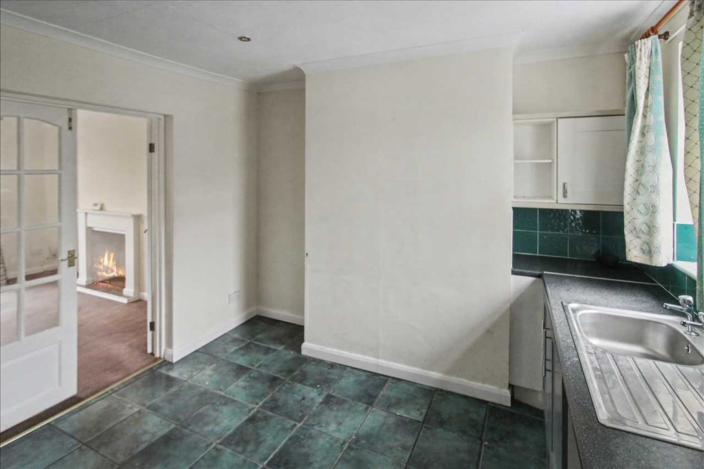 Property photo 2 of 10 Kitchen