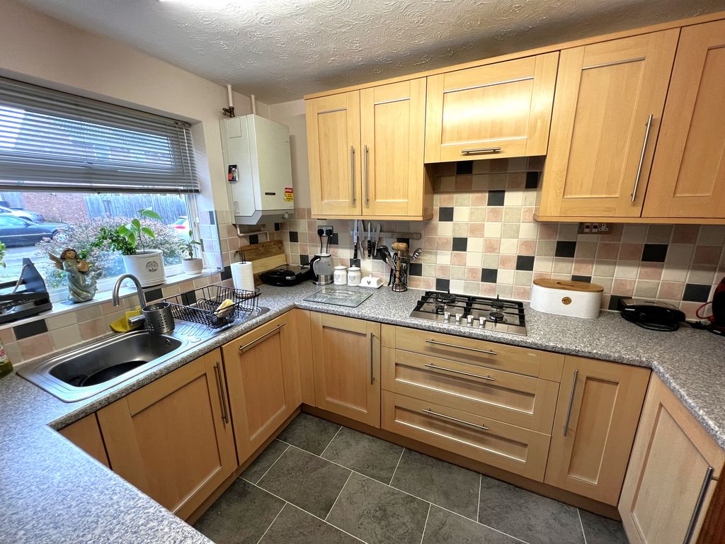 Property photo 2 of 12 Kitchen