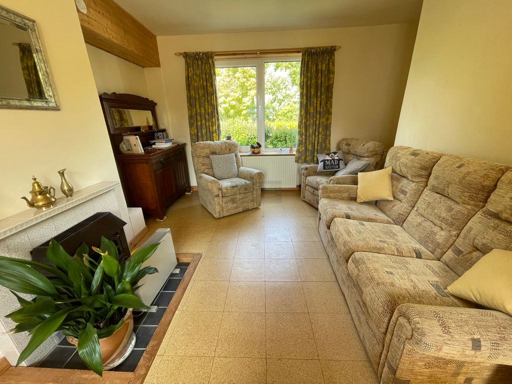 Property photo 3 of 39 5 Lounge A.Jpg