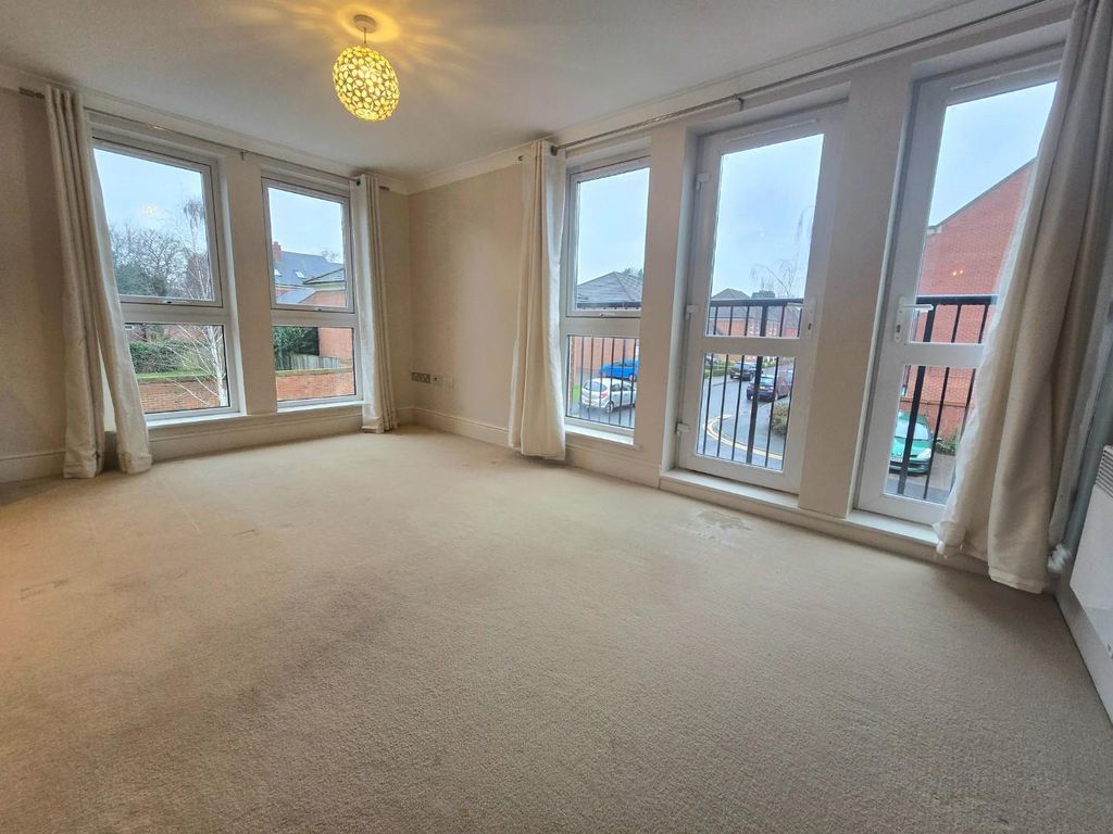 Property photo 3 of 8 Living