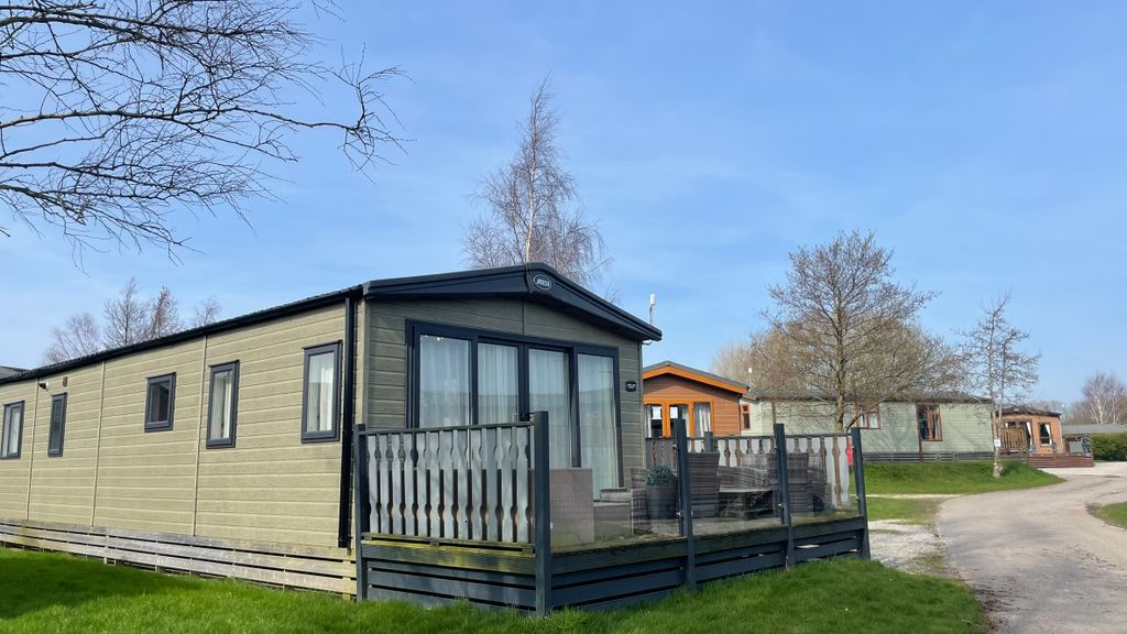 Property photo 2 of 25