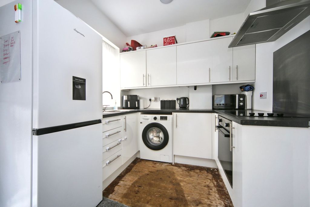 Property photo 3 of 25