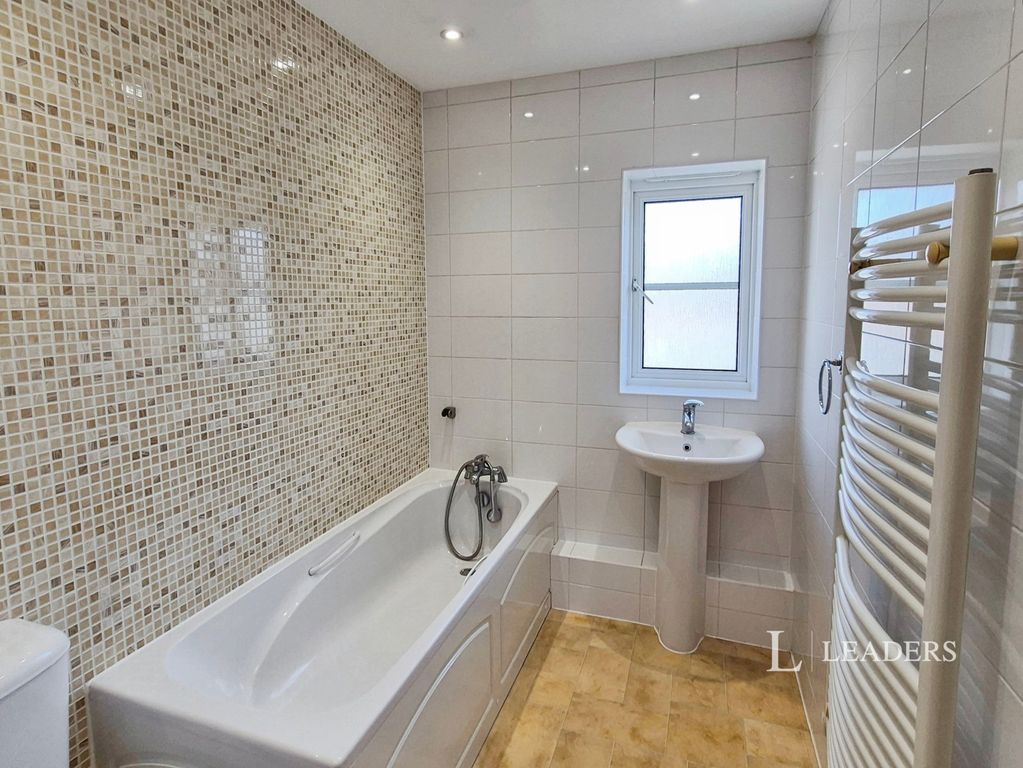 Property photo 3 of 10 Bathroom
