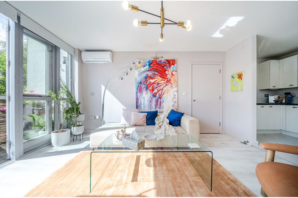 Property photo 3 of 22 Sitting Room