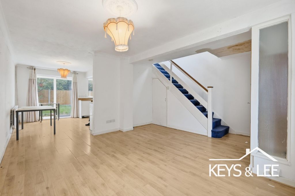 Property photo 3 of 11 4598956