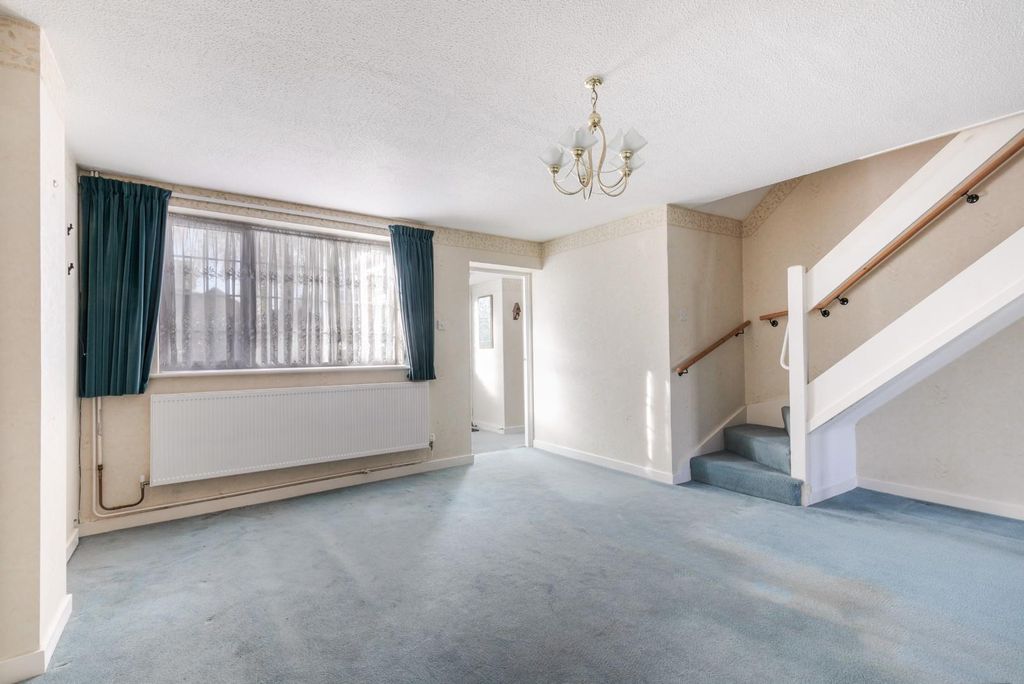 Property photo 3 of 13 Chartwell Place (4).Jpg