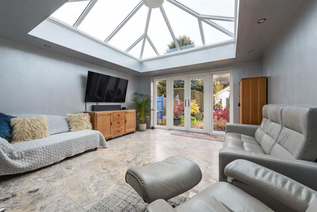 Property photo 2 of 16 15 Slater Road, Bentley Heath, B93 8Aq_12.Jpg